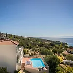 וילה Rhakotis